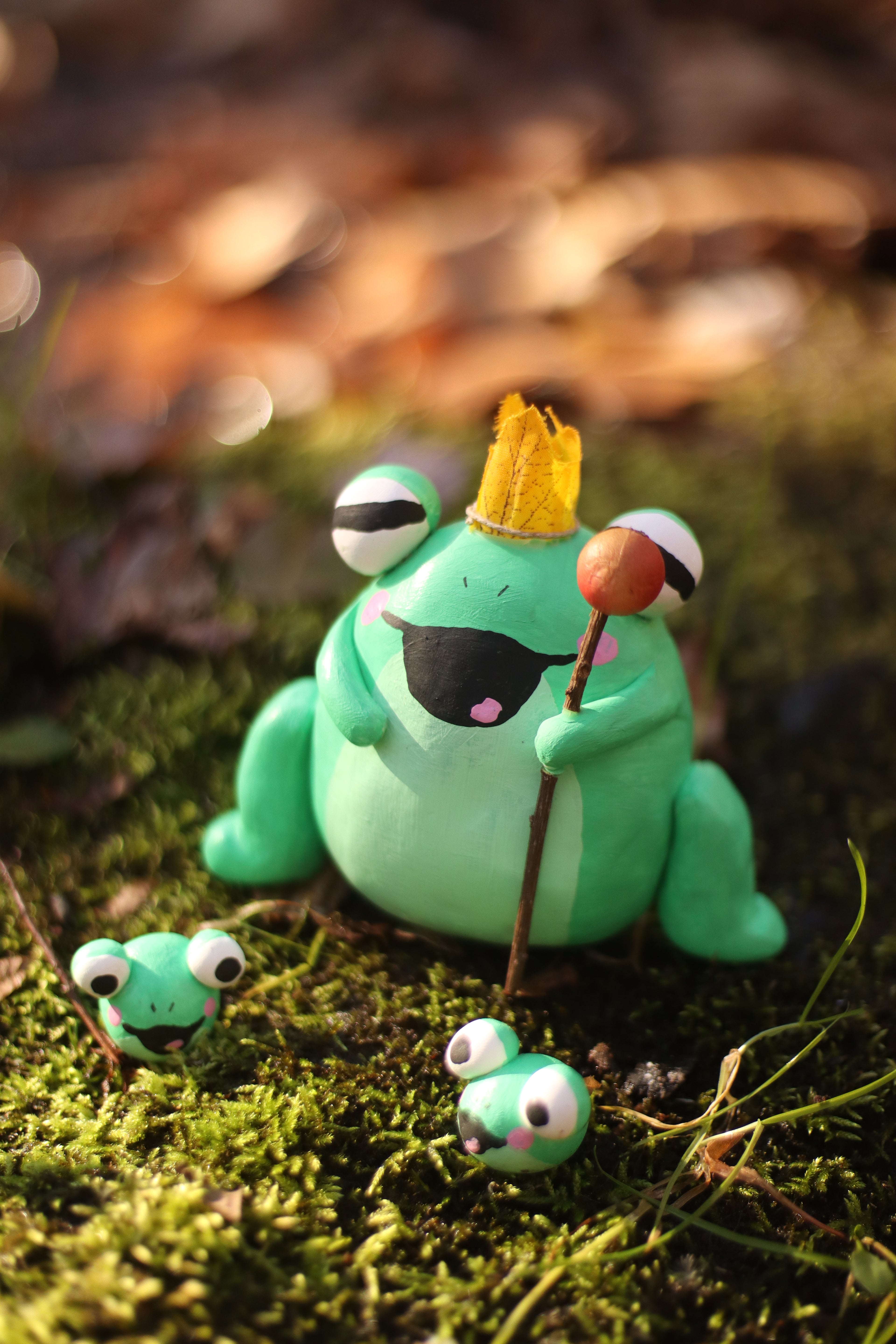 King Froobah and his Frobitt Subjects 8x10